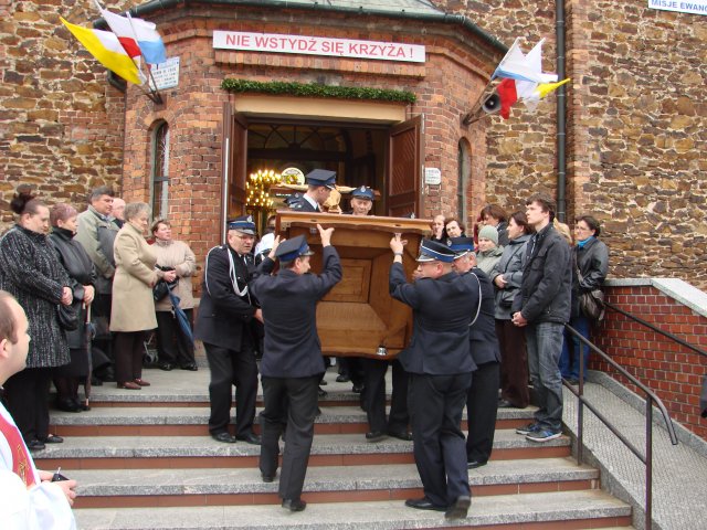 Misje i pożegnanie krzyża