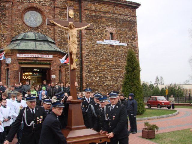 Misje i pożegnanie krzyża